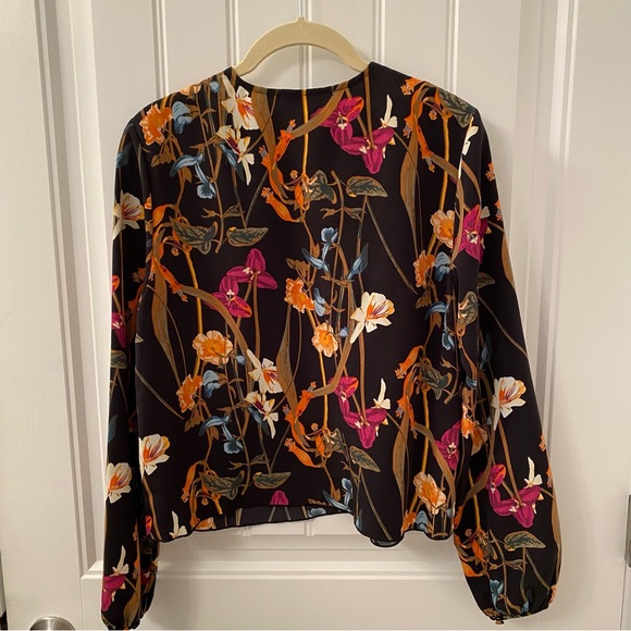 EUC floral pattern keyhole top - Picture 4 of 5